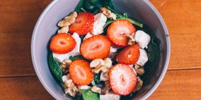 Spinach-Salad-with-Strawberries_iel8gr